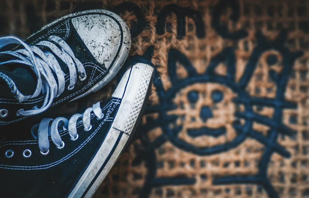 Met een voetveger maak je je schoenen schoon en verkom je dat er vuil binnen komt